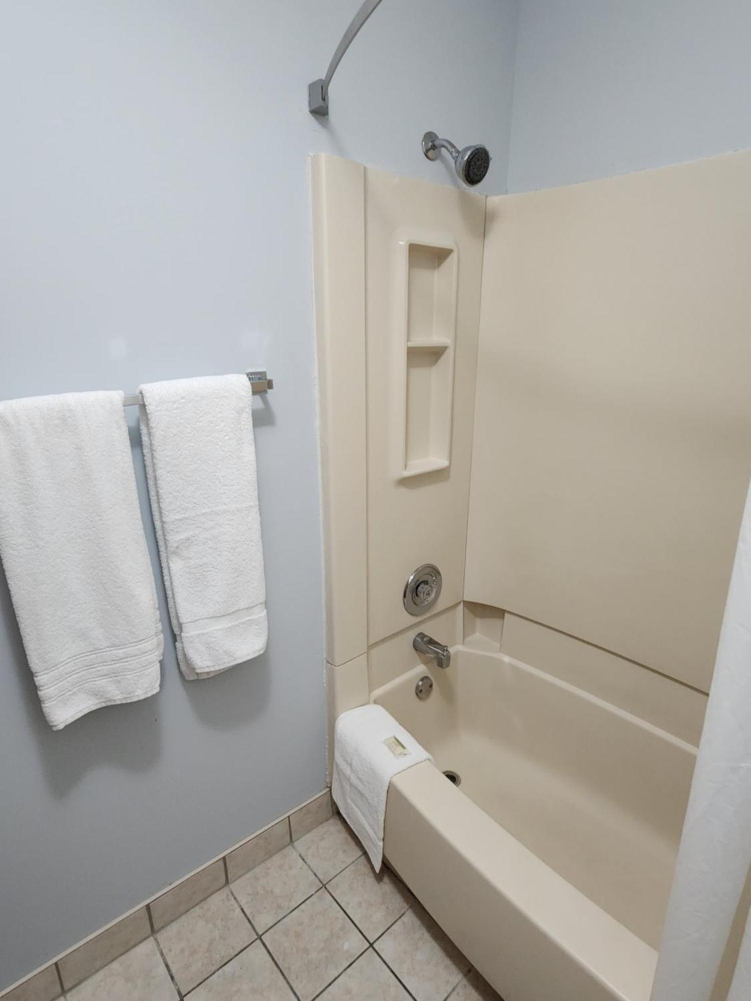 Westspring Inn - Westlake Cleveland Zewnętrze zdjęcie