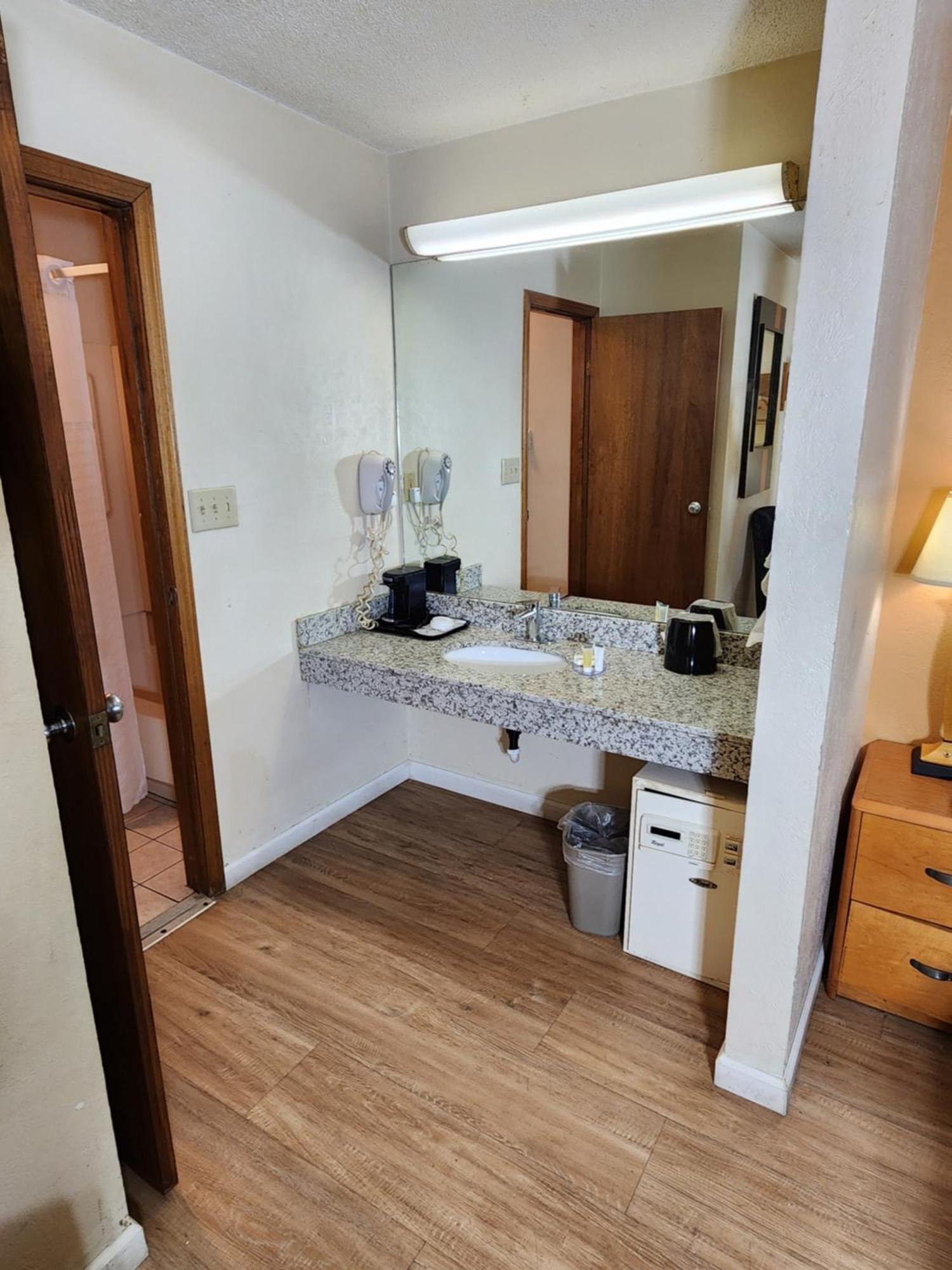 Westspring Inn - Westlake Cleveland Zewnętrze zdjęcie