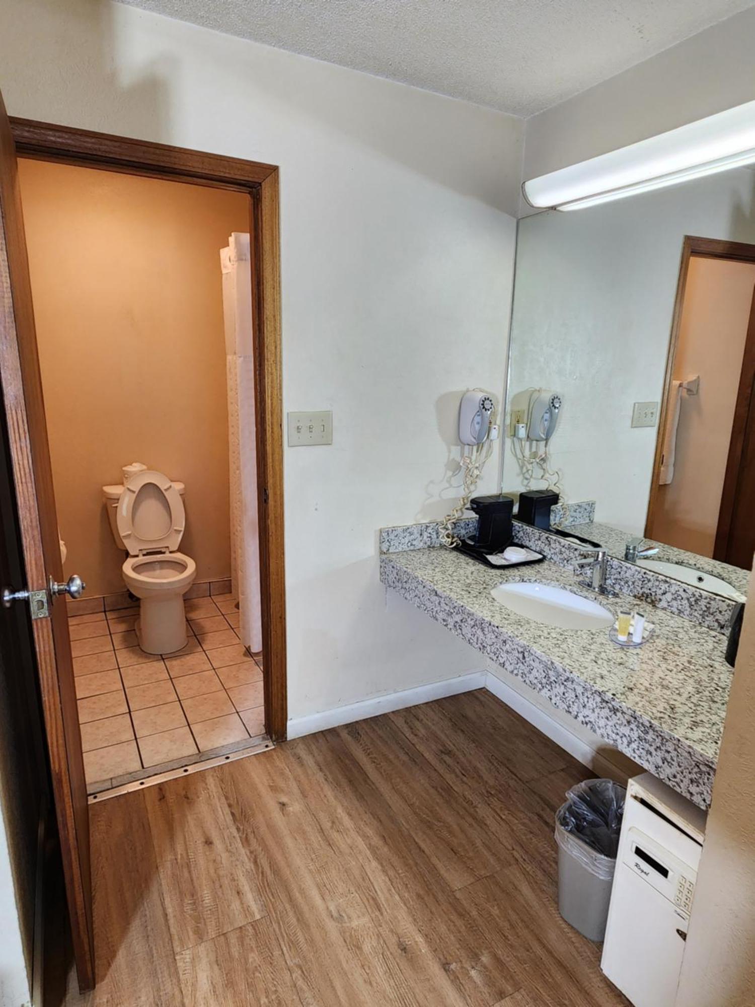 Westspring Inn - Westlake Cleveland Zewnętrze zdjęcie